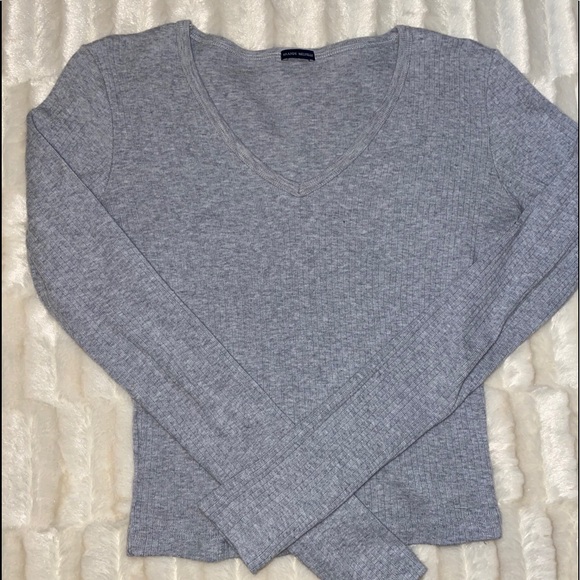 Brandy Melville gray V-neck long sleeve top - Picture 1 of 3